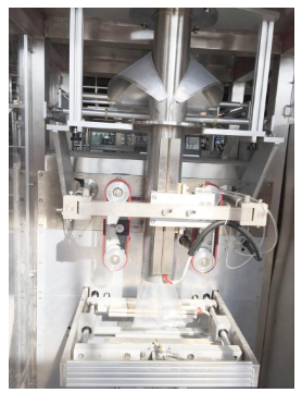 Automatic packaging machine for powder form material